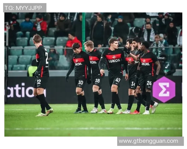 追忆绿茵传奇与永恒的激情足球悼念那些逝去的英雄与瞬间